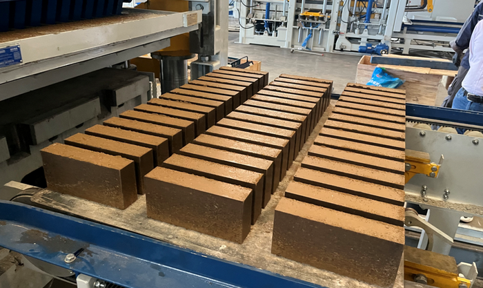 ZN1500 helautomatisk tegeltillverkningsmaskin ger östkinesiska klienter möjlighet att utnyttja slamresurser